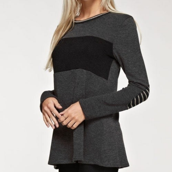 12 PM BY MON AMI Color Block Long Sleeve Sweater Size Small NWT - Picture 2 of 5